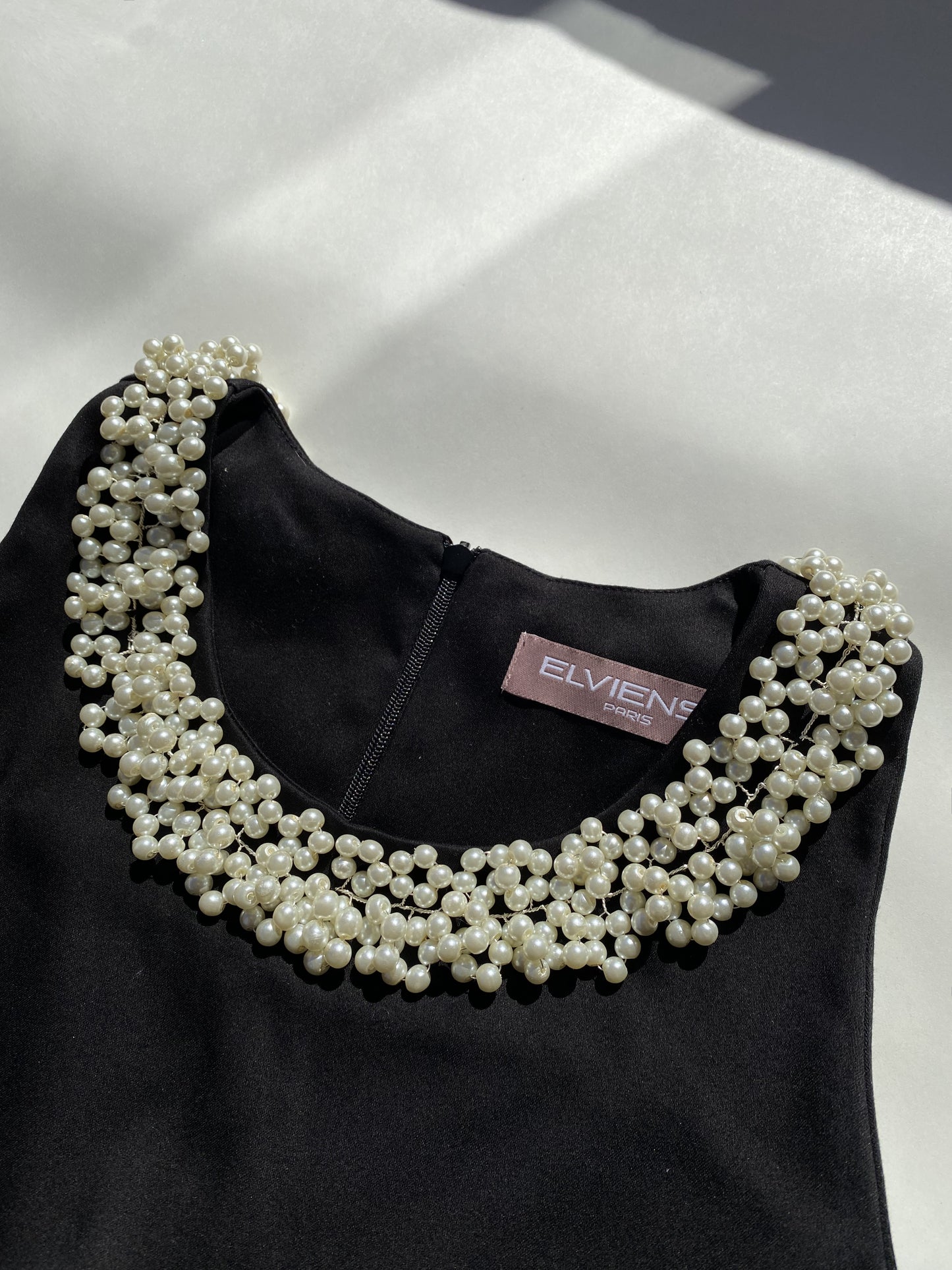 "Tiffany" Petite Robe Noire avec Perles