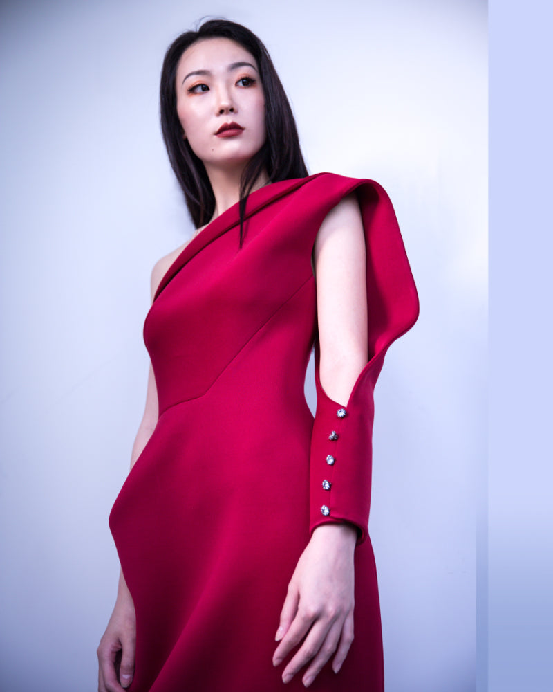 Robe asymétrique en néoprène rouge bordeaux