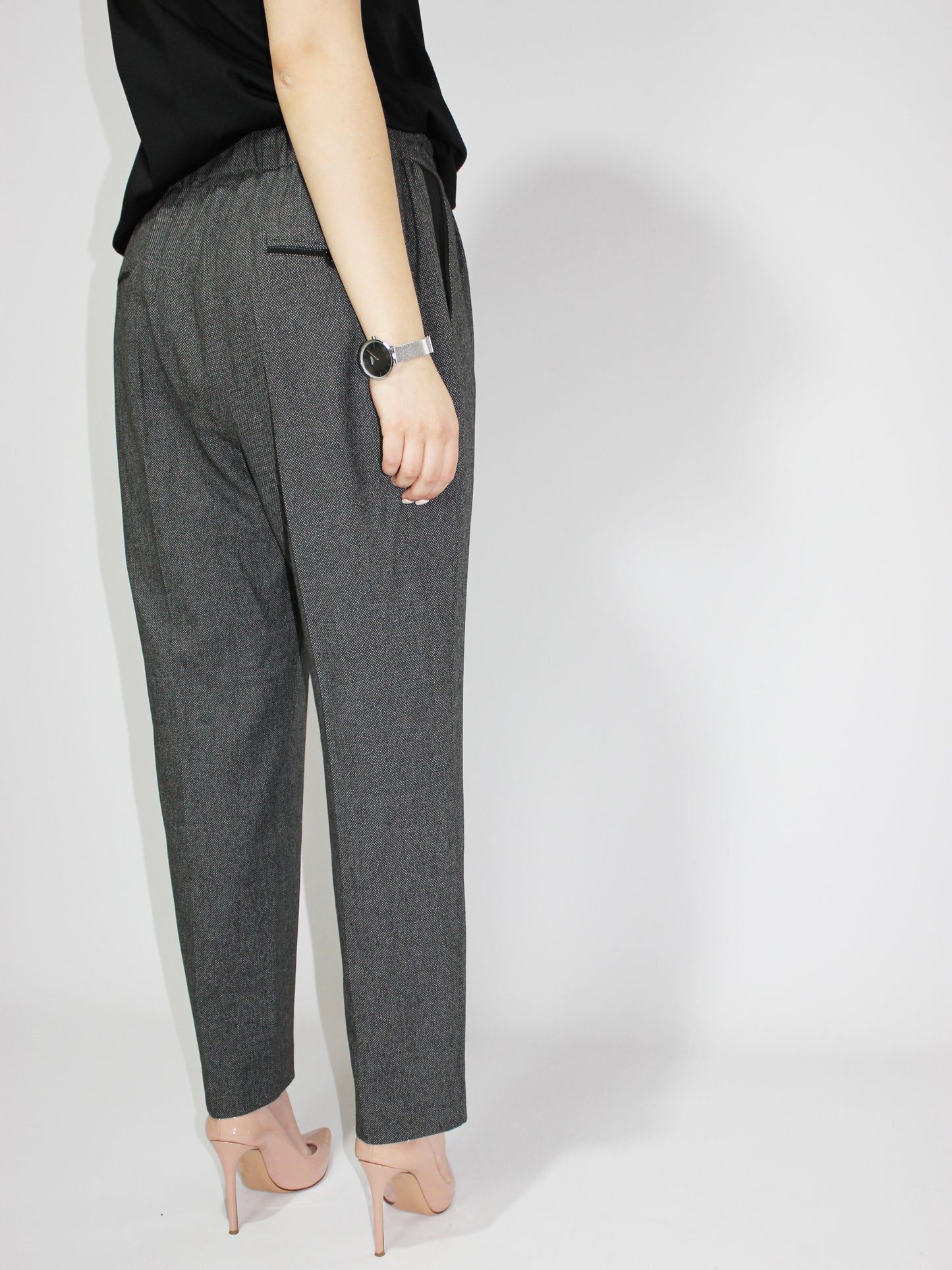 Pantalon gris chic et décontracté